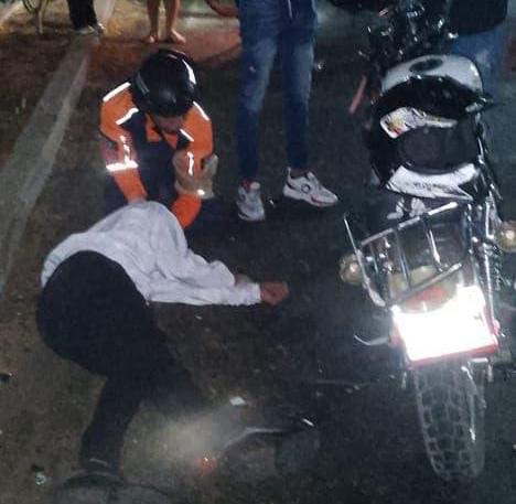 Motorizado sufre severo traumatismo tras aparatoso deslizamiento de moto en Punto Fijo