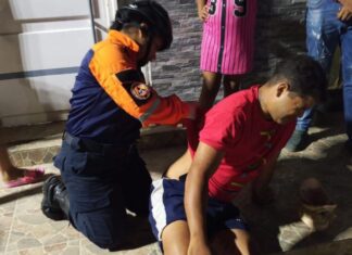 Motorizado termina hospitalizado tras violento choque en Punto Fijo