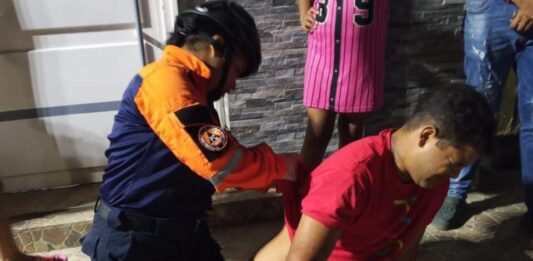 Motorizado termina hospitalizado tras violento choque en Punto Fijo