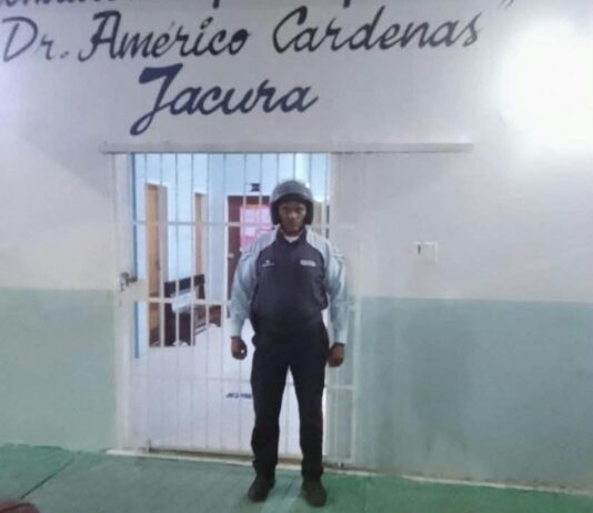 Motorizado resulta lesionado tras aparatoso deslizamiento en el sector Bicentenario