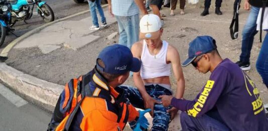 Colisión entre moto y carro en la Jacinto Lara deja a mototaxista hospitalizado