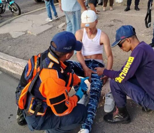 Colisión entre moto y carro en la Jacinto Lara deja a mototaxista hospitalizado