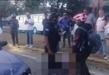 Un muerto y dos heridos tras violento choque entre moto y carro en Puerto Cabello