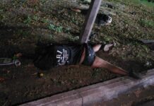Un muerto y un herido grave tras brutal impacto de moto contra un poste en Puerto Cabello