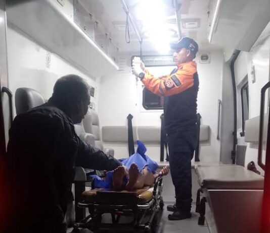 Mujer sufre deslizamiento de moto al ser sorprendida por un perro en Adaure