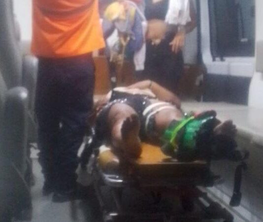 Mujer sufrió deslizamiento de moto la madrugada de hoy domingo en El Hato