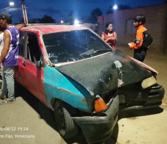 Vehículo impactó contra un poste en Creolandia