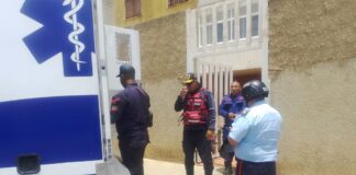 Rescatan a hombre hallado en estado crítico en su vivienda