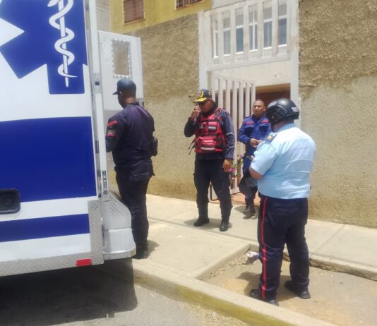 Rescatan a hombre hallado en estado crítico en su vivienda
