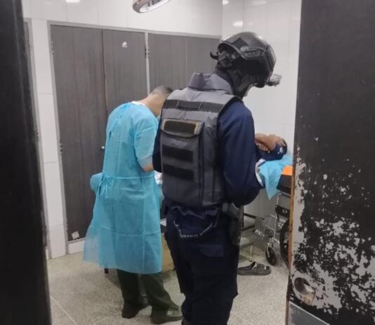 Pareja de pescadores resulta herida tras colisión con vehículo que se dio a la fuga
