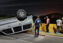 ¡Ileso de milagro! Conductor volcó su camioneta en la avenida Coro de Las Margaritas