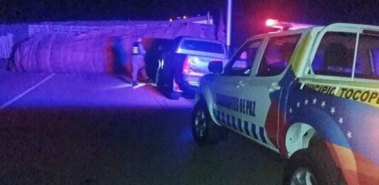 Gandola cargada de cemento se queda sin frenos y vuelca en la Moron- Coro