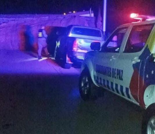 Gandola cargada de cemento se queda sin frenos y vuelca en la Moron- Coro