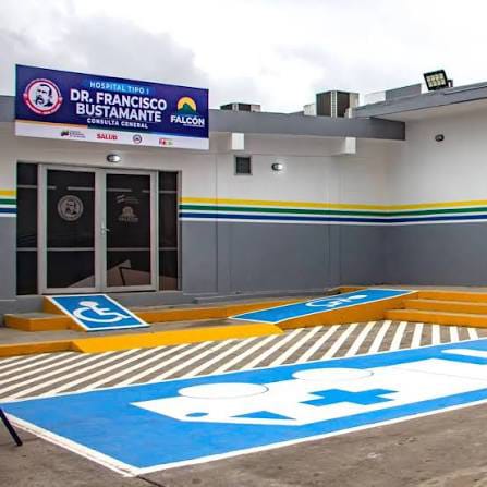 ¡De milagro! Conductora sobrevive a aparatoso vuelco en la Morón-Coro