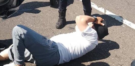 Motorizado termina fracturado tras choque por alcance en la Intercomunal Alí Primera