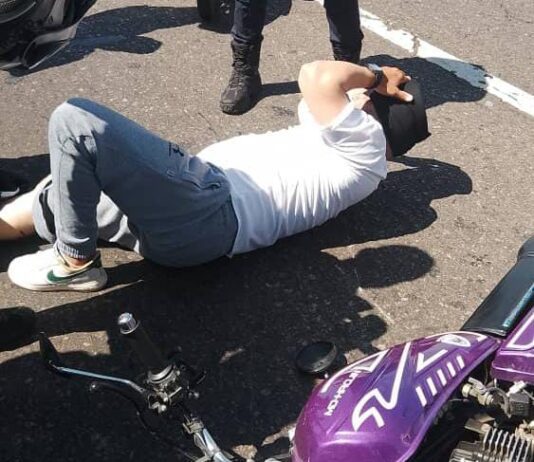 Motorizado termina fracturado tras choque por alcance en la Intercomunal Alí Primera