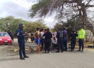 En sector El Tanquesito de Pueblo Nuevo cerraron la vía principal para exigir agua