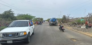 Comunidad de Moruy tranca la vía principal para exigir el servicio de agua potable