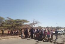 Habitantes de Moruy trancan la vía hacia Pueblo Nuevo en protesta por falta de agua