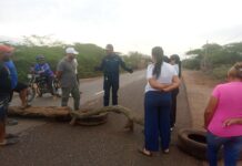 Cierre de vía| Habitantes de Azaro en el municipio Falcón exigen agua