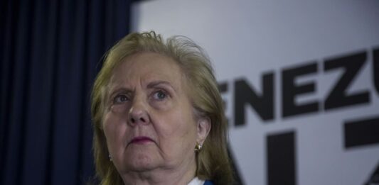Blanca Rosa Mármol de León anuncia su candidatura presidencial y llama a una «lucha cívica en la calle»