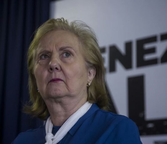 Blanca Rosa Mármol de León anuncia su candidatura presidencial y llama a una «lucha cívica en la calle»