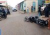 Dos lesionados tras violenta colisión entre motocicletas en el centro de Churuguara