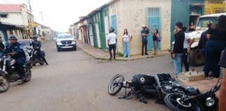 Dos lesionados tras violenta colisión entre motocicletas en el centro de Churuguara