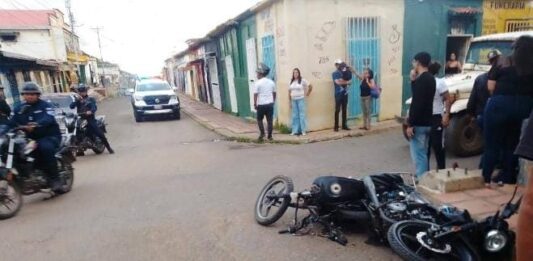 Dos lesionados tras violenta colisión entre motocicletas en el centro de Churuguara