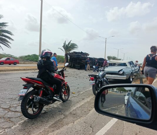 Vídeo| ¡Impactante colisión y vuelco en la Alí Primera! Accidente entre dos vehículos deja un lesionado