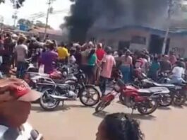 Fuego, luto y clamor de justicia: El Manteco se desborda tras el atroz crimen de un niño