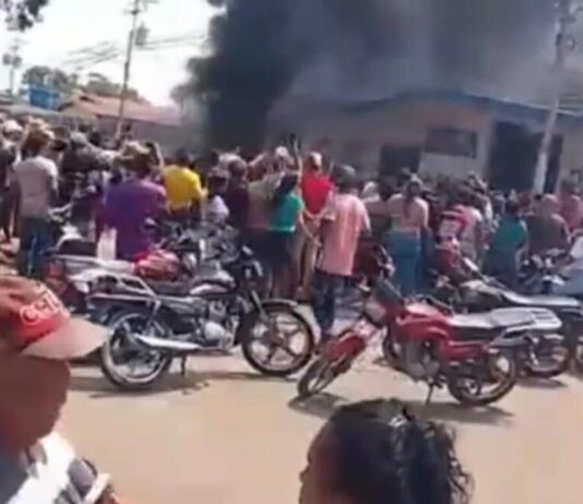Fuego, luto y clamor de justicia: El Manteco se desborda tras el atroz crimen de un niño