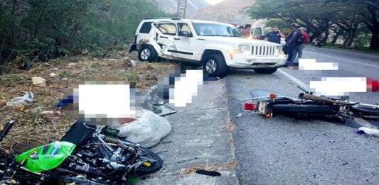 Colisión entre camioneta y dos motos deja tres fallecidos en Mérida
