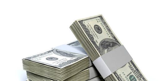 Exmilitar asesina a una pareja por una deuda de $13.500 en Barinas