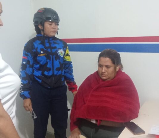 Lesionada mujer tras perder el control de la moto en la vía Pueblo Nuevo–Santa Cruz