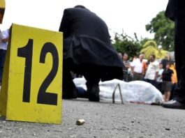 Ráfaga mortal en la San Martín: acribillan a una pareja en moto a la altura del Bloque de Armas