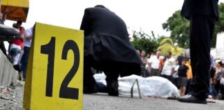 Ráfaga mortal en la San Martín: acribillan a una pareja en moto a la altura del Bloque de Armas