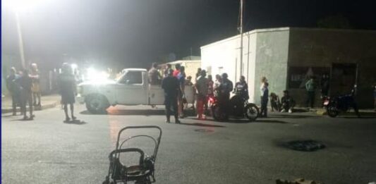 Punto Fijo| Vecinos protestan y cierran vía por colapso del tendido eléctrico