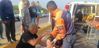 Neumático trasero le estalló a un motorizado y su acompañante resultó lesionada en Punto Fijo