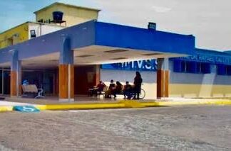 Sexagenario resulta lesionado tras volcarse su carrucha mientras transportaba agua