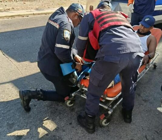 Distracción al volante provoca colisión entre camión y motocicleta en el Centro de Punto Fijo