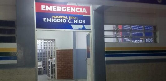 Dos hombres bajo efectos del alcohol sufren aparatoso deslizamiento en moto en Federación