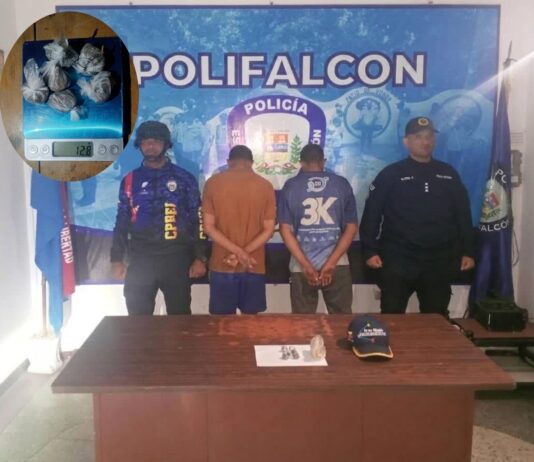 Capturados en Puerto Cumarebo dos jovenes con envoltorios de presunta marihuana