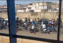 Vídeo| Motorizados se hacen sentir al frente del Tribunal en Punto Fijo