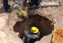 Rescatan a un hombre tras caer en un pozo séptico en el sector Universitario