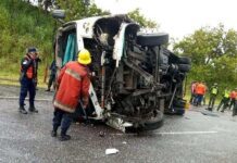 Vuelco de colectivo en Portuguesa deja tres muertos, entre ellos una niña de 7 años