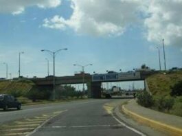 Joven resultó lesionado en colisión entre auto y moto en Las Margaritas