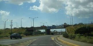 Joven resultó lesionado en colisión entre auto y moto en Las Margaritas