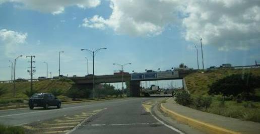 Joven resultó lesionado en colisión entre auto y moto en Las Margaritas