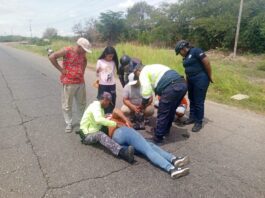 Mujer resulta politraumatizada tras ser arrollada por un motorizado en Sabana Larga
